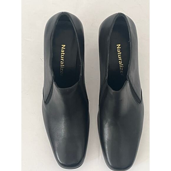 Women's Naturalizer Black Leather Ankle Bootie Triangle Shaped Heel Boot Size 6 - Picture 9 of 10